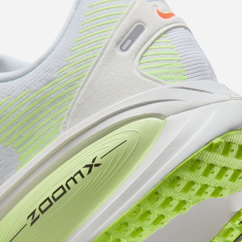 Nike - Giày Chạy Bộ Nam Vomero 18
