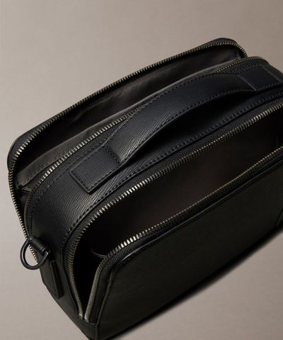 Calvin Klein - Túi Đeo Chéo Nam Emblem Hardware Camera Bag