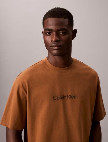 Calvin Klein - Áo thun thời trang nam CK Relaxed Standard Logo Crewneck Tee