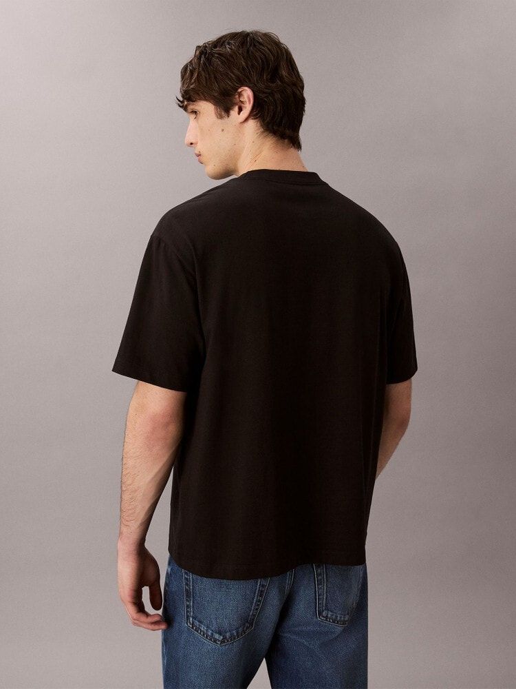 Calvin Klein - Áo thun thời trang nam Script Logo Graphic Relaxed T-Shirt