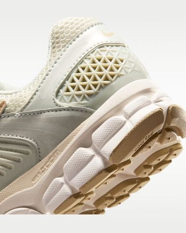 Nike - Giày Chạy Bộ Nữ Zoom Vomero 5