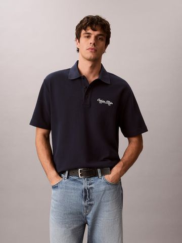Calvin Klein - Áo Thun Có Cổ Nam Script Logo Graphic Pique Relaxed Polo Shirt