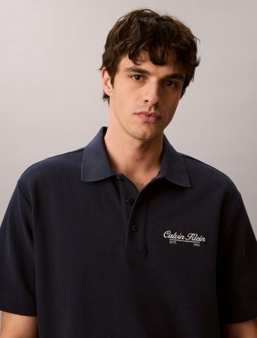 Calvin Klein - Áo Thun Có Cổ Nam Script Logo Graphic Pique Relaxed Polo Shirt