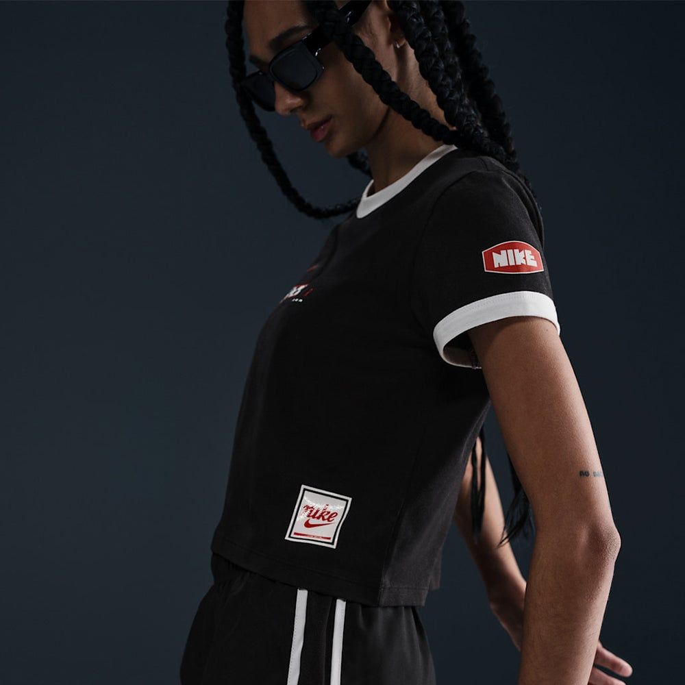 Nike - Áo thun thời trang thể thao Nữ Women's Nike Sportswear Club Moto T-Shirt - Black