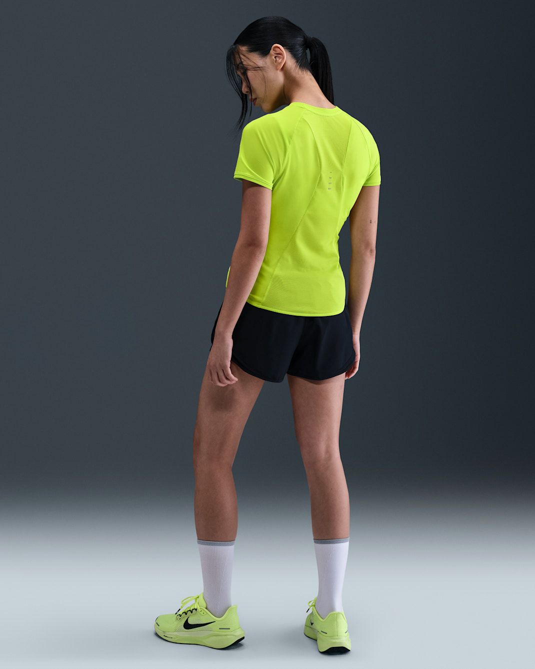 Nike - Áo tay ngắn thể thao Nữ Swift Women's Dri-FIT Short-Sleeve Running Top