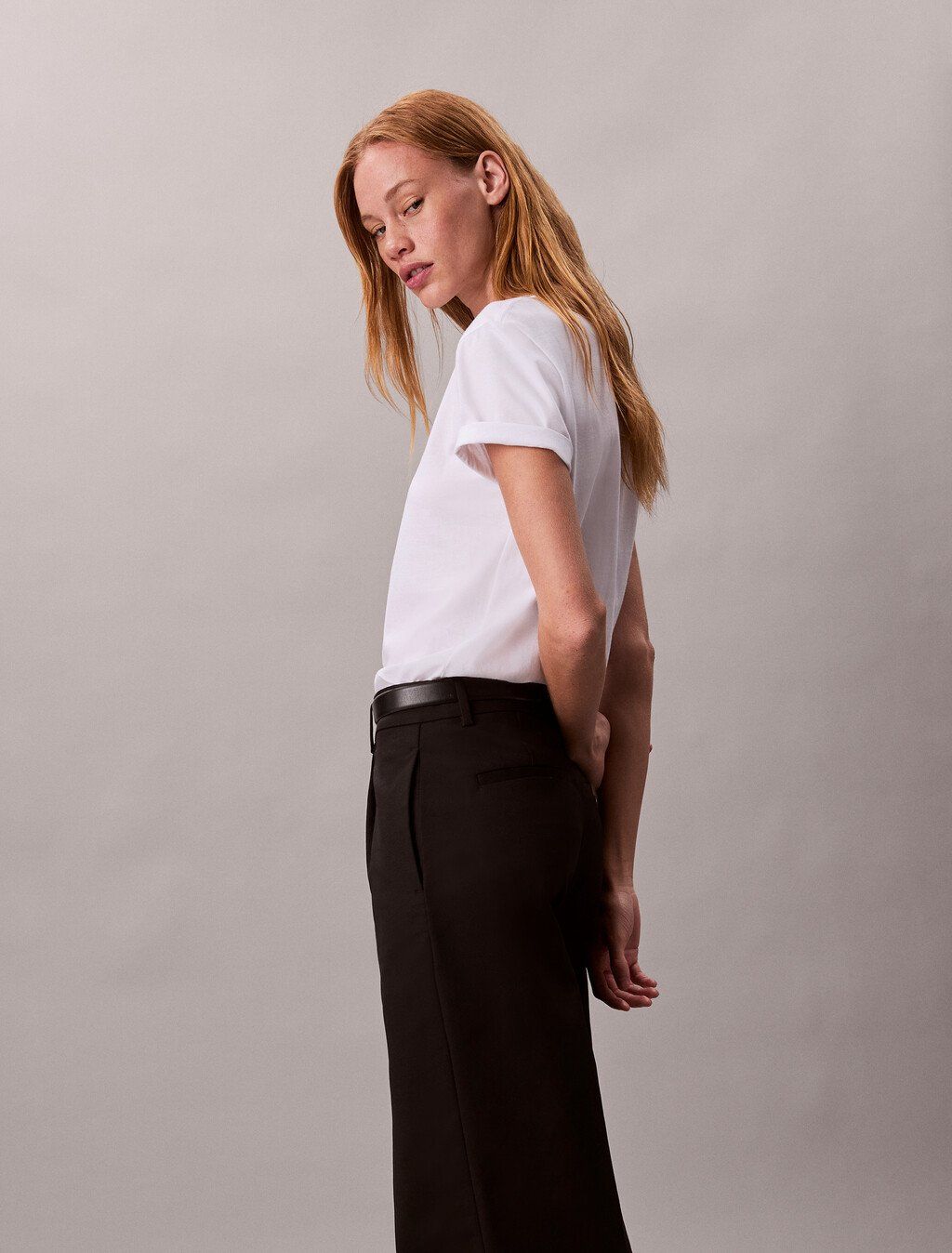 Calvin Klein - Áo phông thời trang nữ Glossy Metallic Logo T-shirt