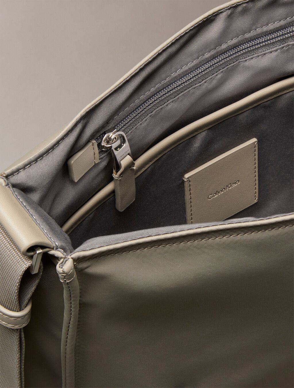 Calvin Klein - Túi đeo chéo nam CK Matte Nylon Messenger Bag