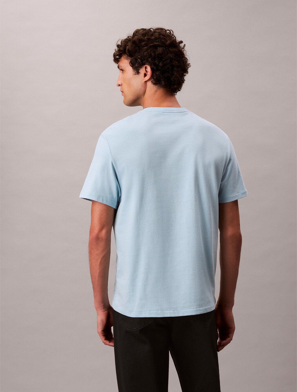 Calvin Klein - Áo thun thời trang nam Embroidered Monogram Logo Relaxed T-Shirt