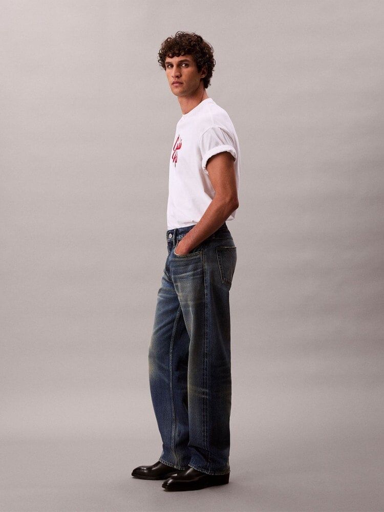 Calvin Klein - Áo thun thời trang nam Script Logo Graphic Relaxed T-Shirt