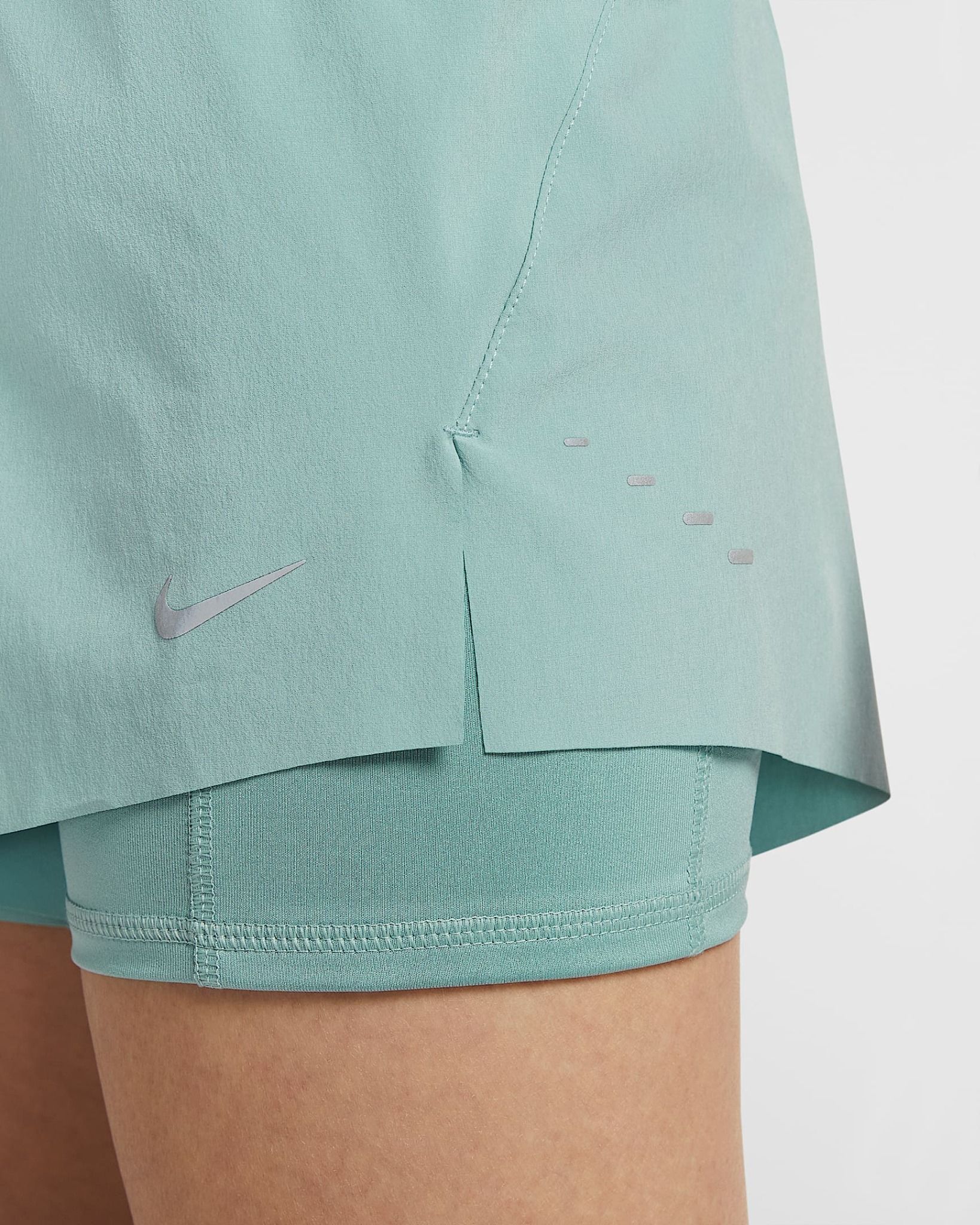 Nike - Quần ngắn thể thao Nữ Swift Women's Dri-FIT Mid-Rise 2-in-1 Running Shorts