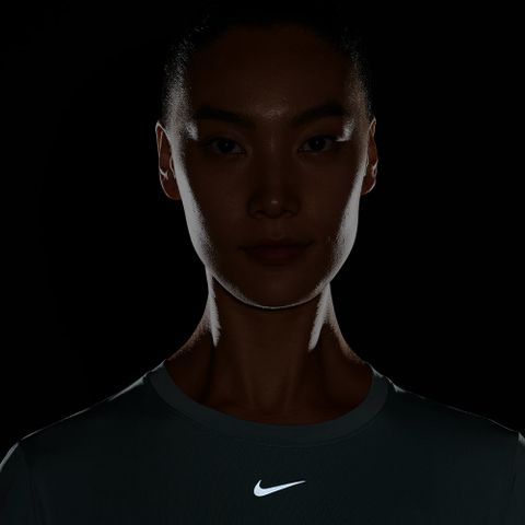 Nike - Áo thun tay ngắn tập luyện Nữ Women's Nike One Classic Dri-Fit Short-Sleeve T-Shirt - Green