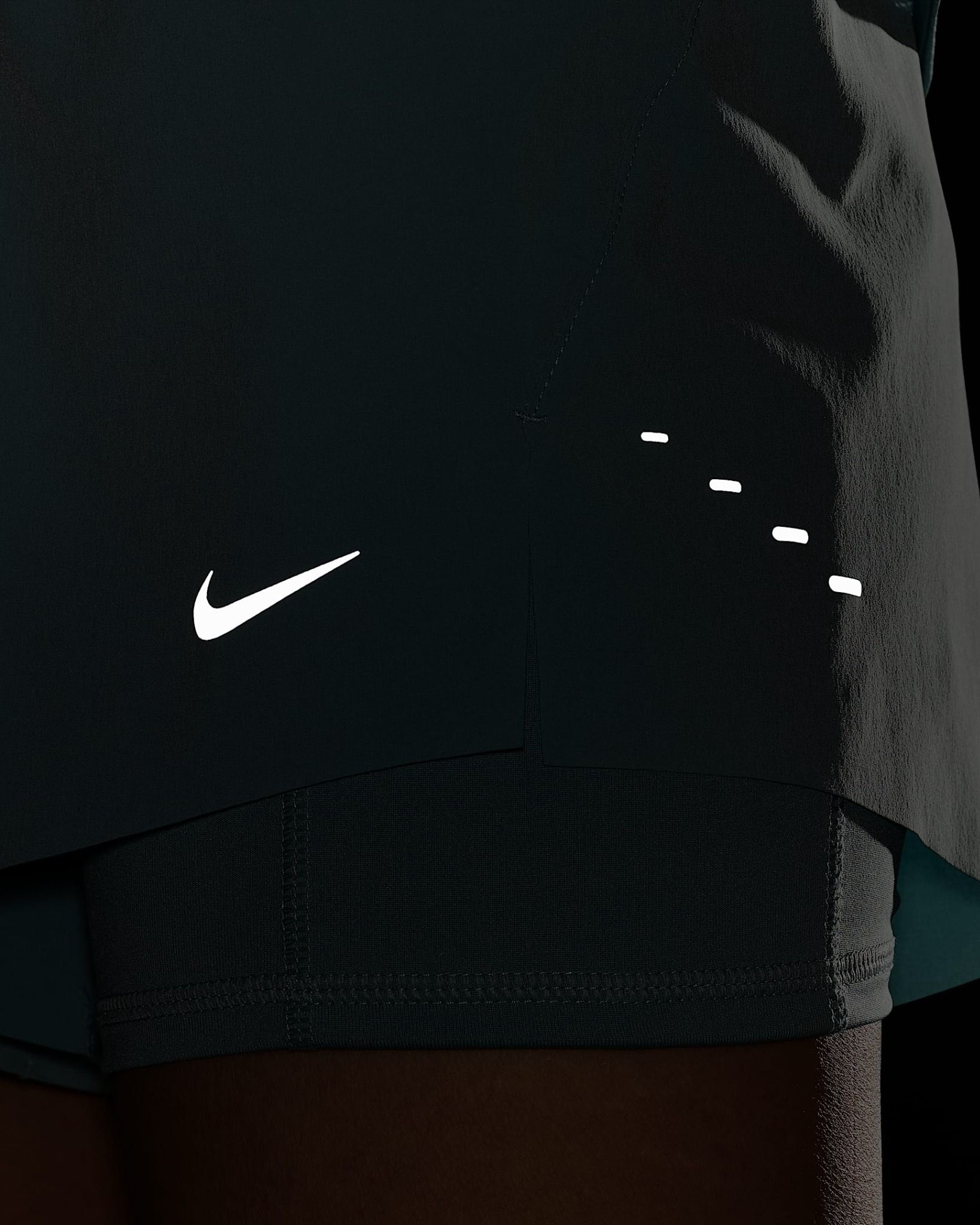 Nike - Quần ngắn thể thao Nữ Swift Women's Dri-FIT Mid-Rise 2-in-1 Running Shorts