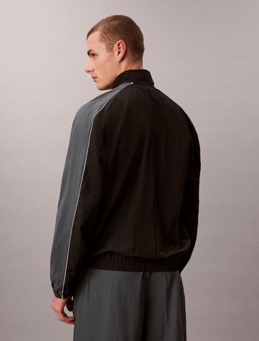 Calvin Klein - Áo Khoác Thể Thao Nam Water-Resistant Travel Windbreaker - 2