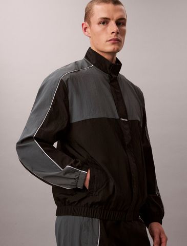Calvin Klein - Áo Khoác Thể Thao Nam Water-Resistant Travel Windbreaker - 4