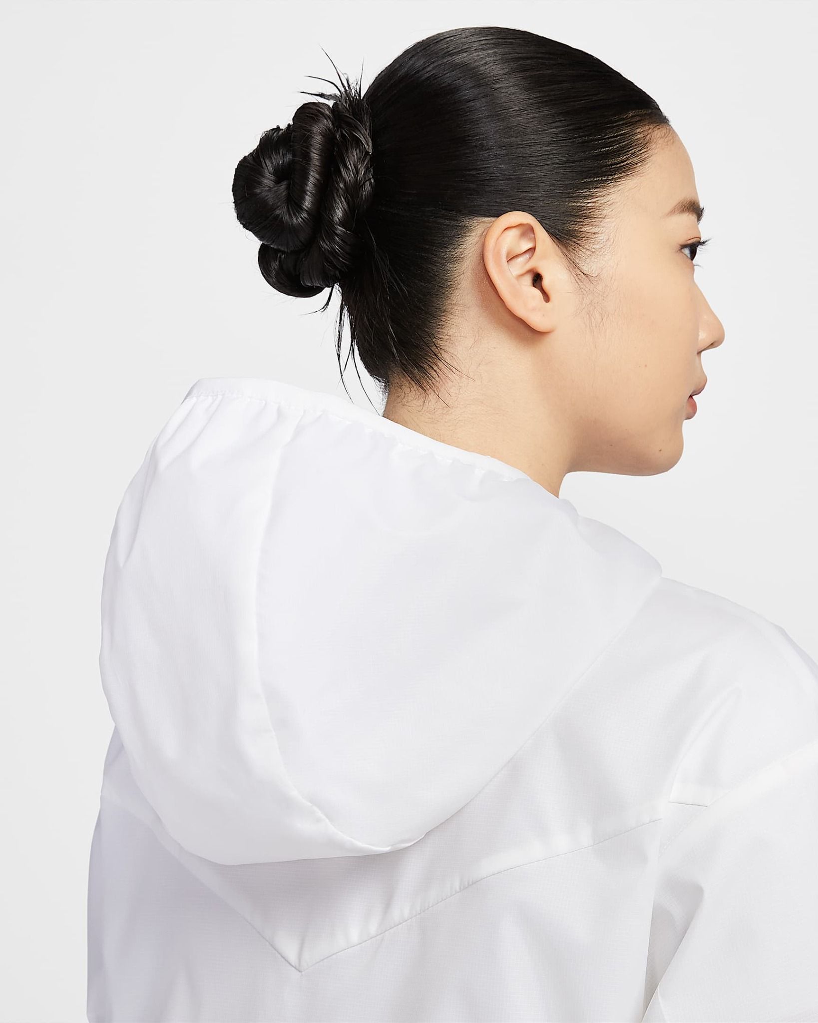 Nike - Áo khoác gió thể thao Nữ Sportswear Windrunner Women's Loose Woven Hooded Jacket