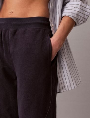 Calvin Klein - Quần Ngắn Thể Thao Nữ Monogram Cotton Terry Inside Out Short