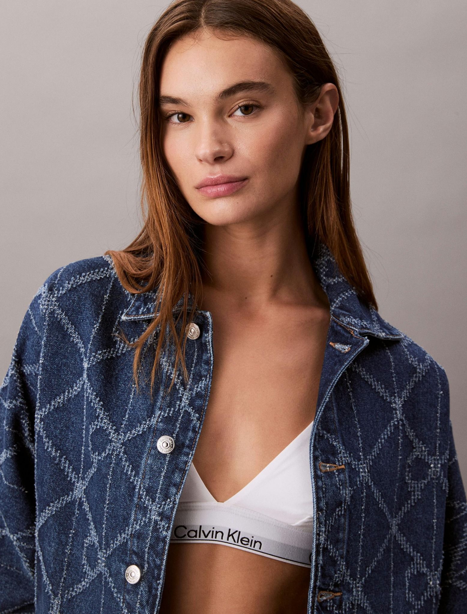 Calvin Klein - Áo khoác jeans nữ Allover Logo Denim Jacket