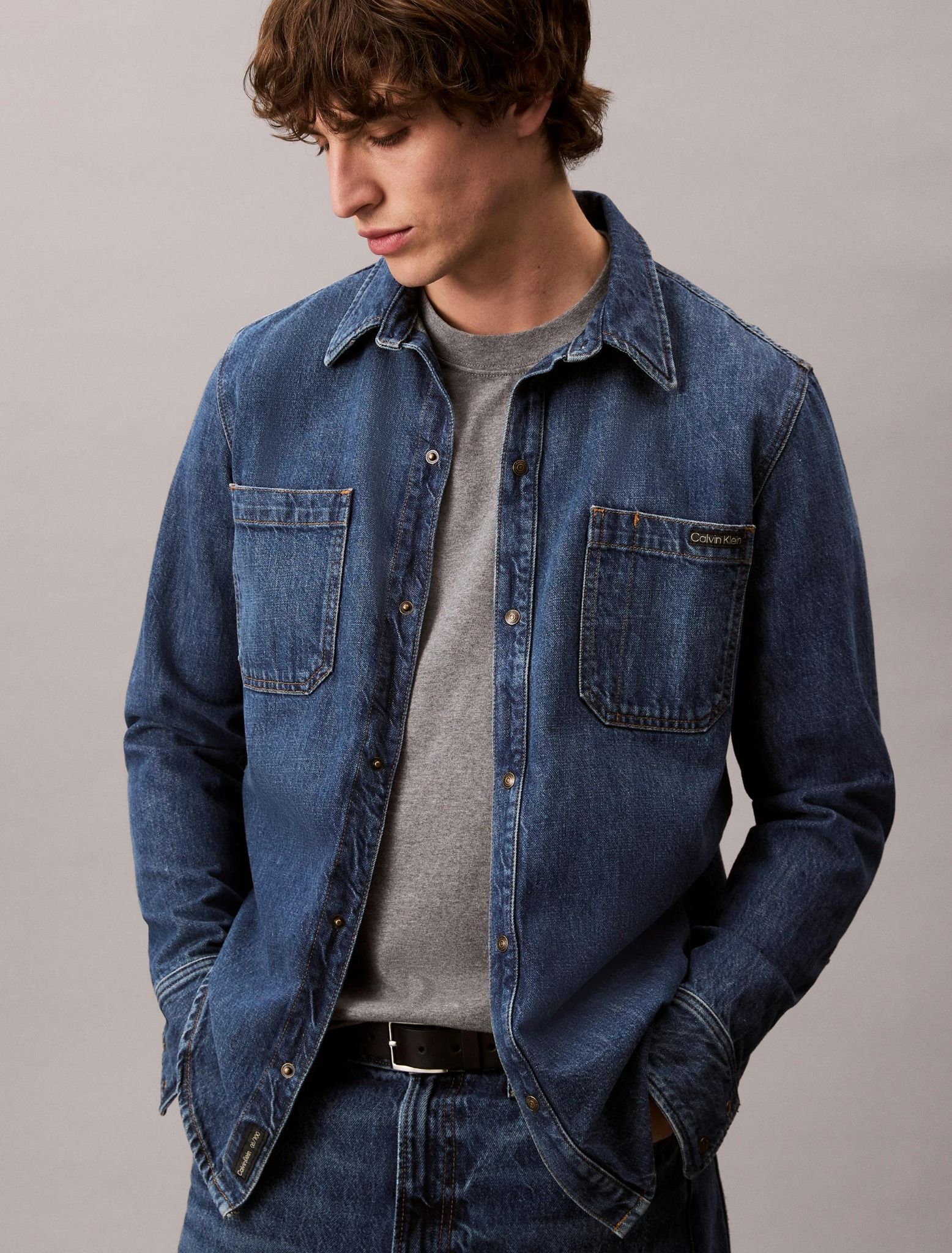 Calvin Klein - Áo phông thời trang nam Embroidered Monogram Logo Relaxed T-Shirt