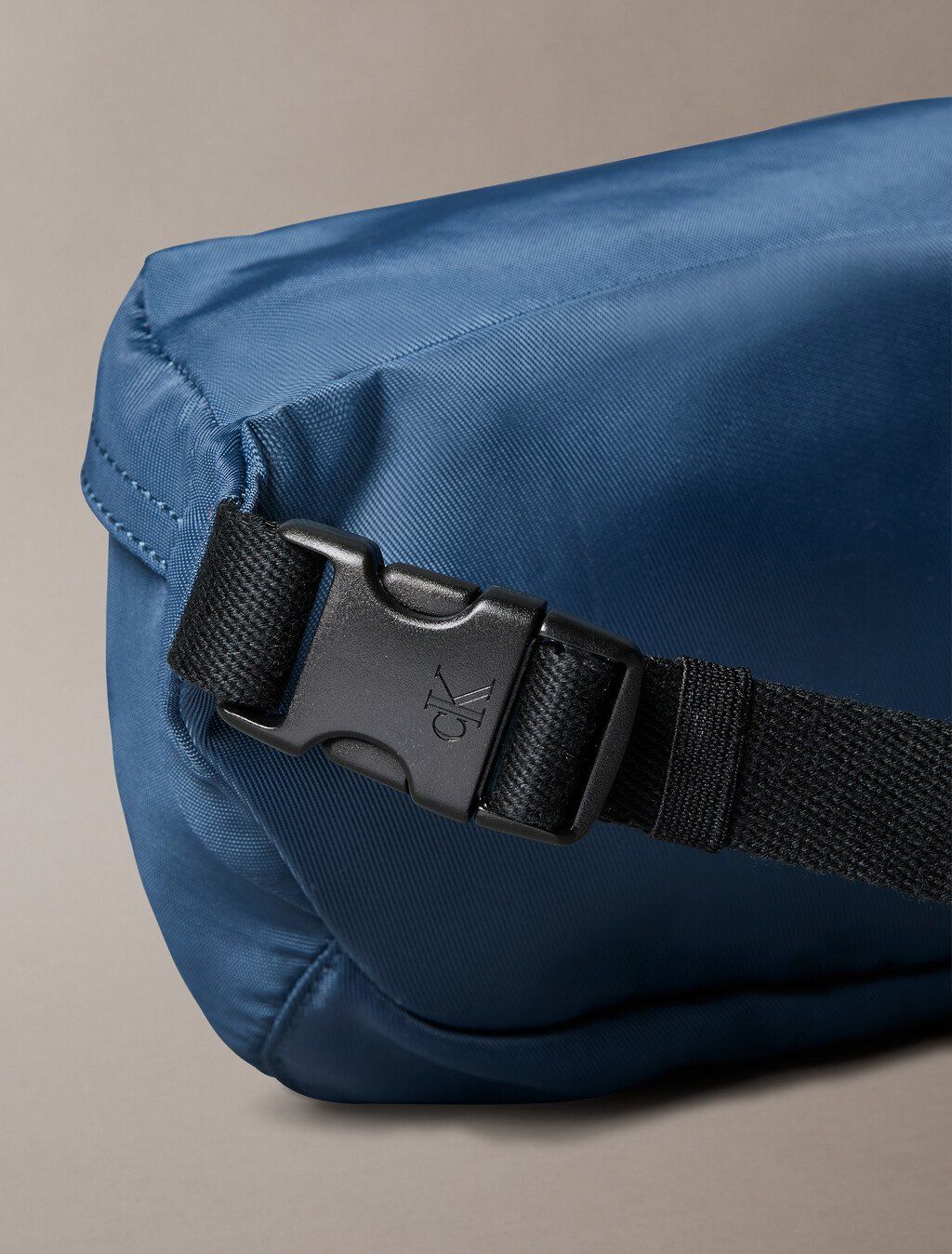 Calvin Klein - Túi bao tử nam Nylon Monogram Logo Waistpack