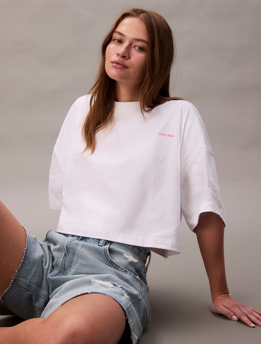 Calvin Klein - Áo thun thời trang nữ Jersey Cropped Boxy Tee