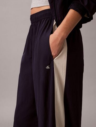 Calvin Klein - Quần Dài Thể Thao Nữ Relaxed Nylon Track Pants