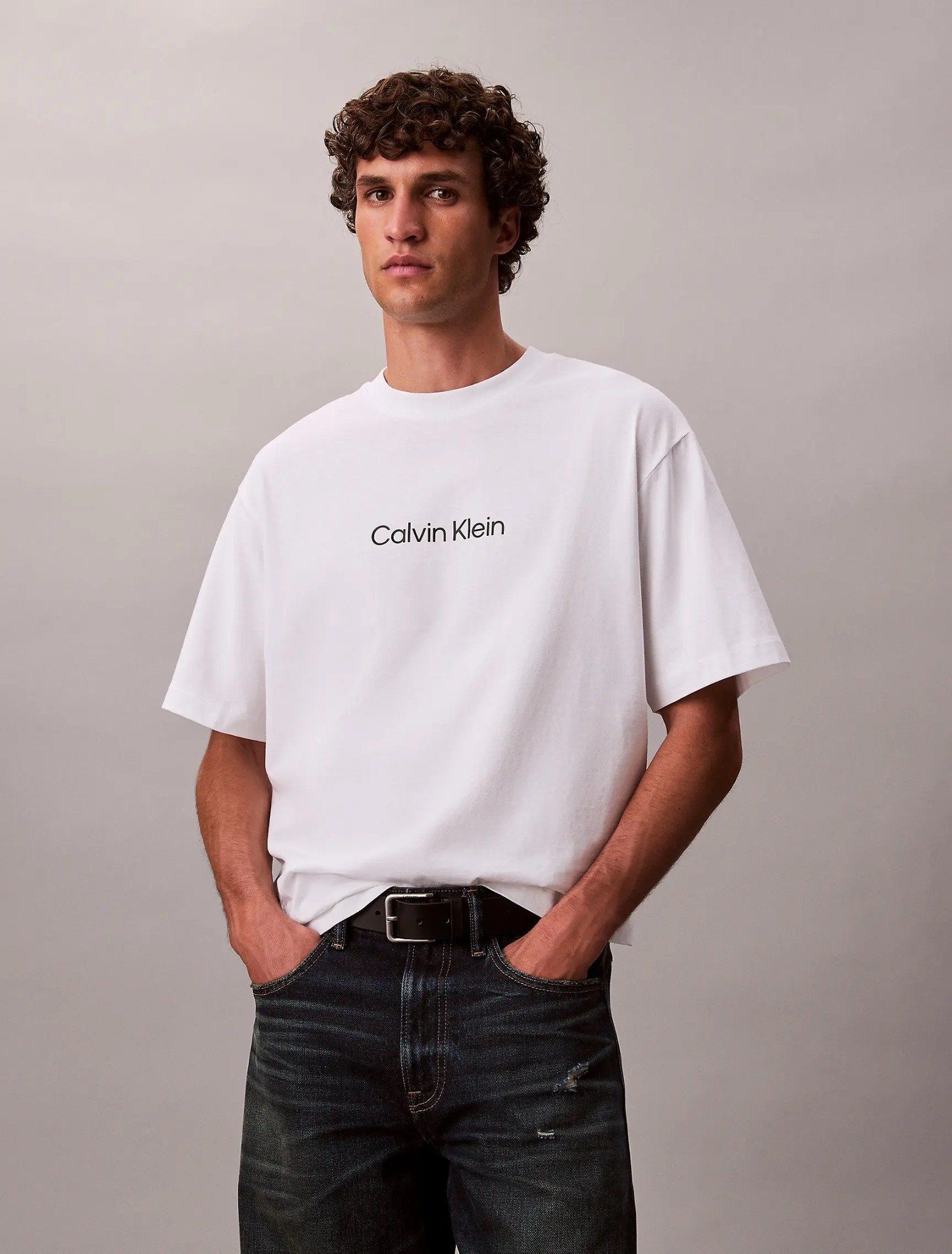 Calvin Klein - Áo thun thời trang nam Relaxed Standard Logo Crewneck Tee