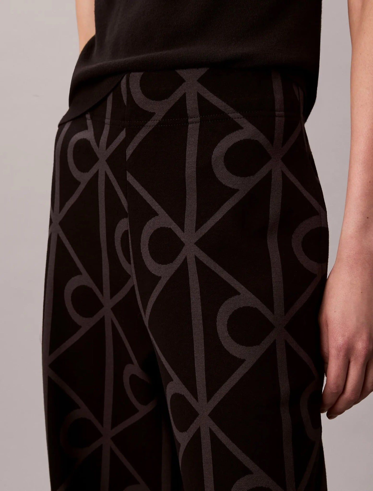 Calvin Klein - Quần dài nữ Emblem Aop Jacquard Sweatpant