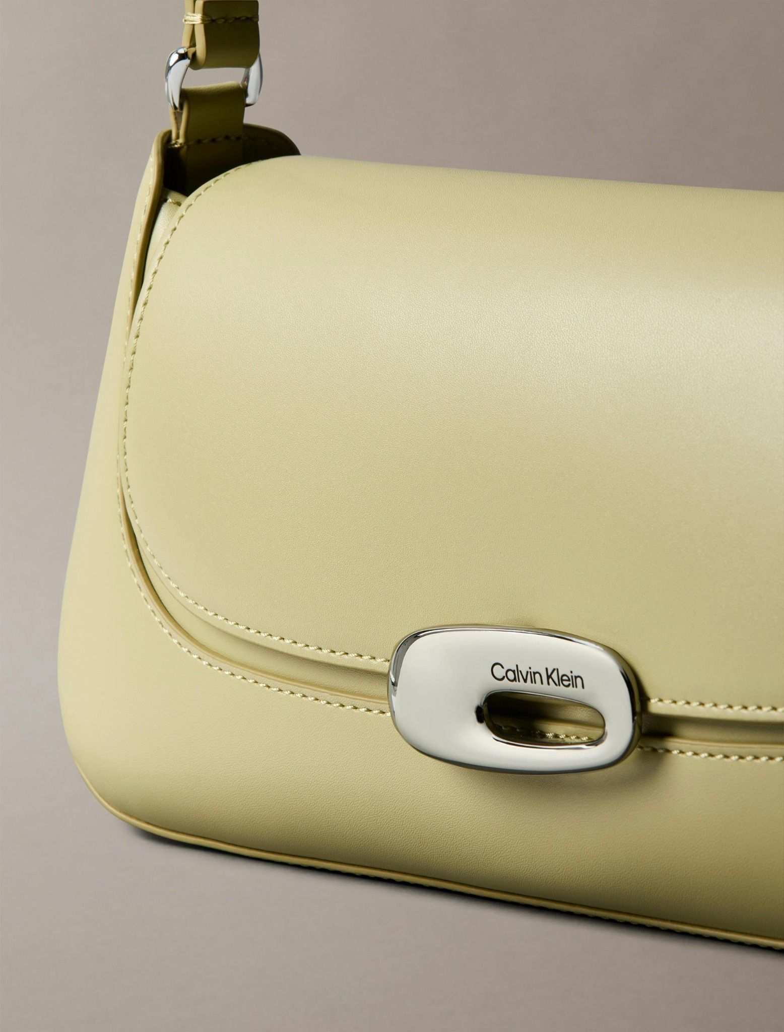 Calvin Klein - Túi nữ Top Flap Shoulder Bag