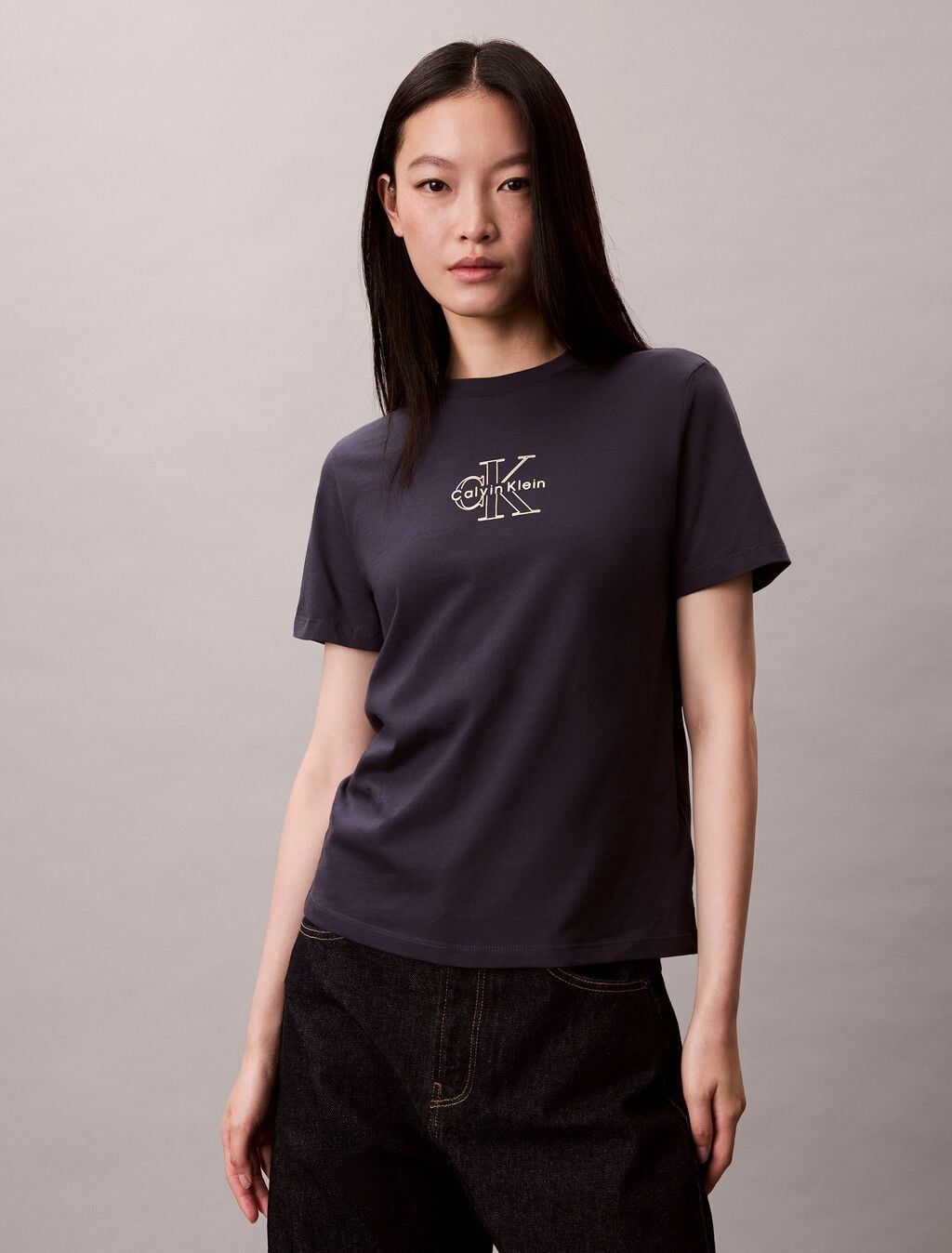 Calvin Klein - Áo phông thời trang nữ Glossy Metallic Logo T-shirt