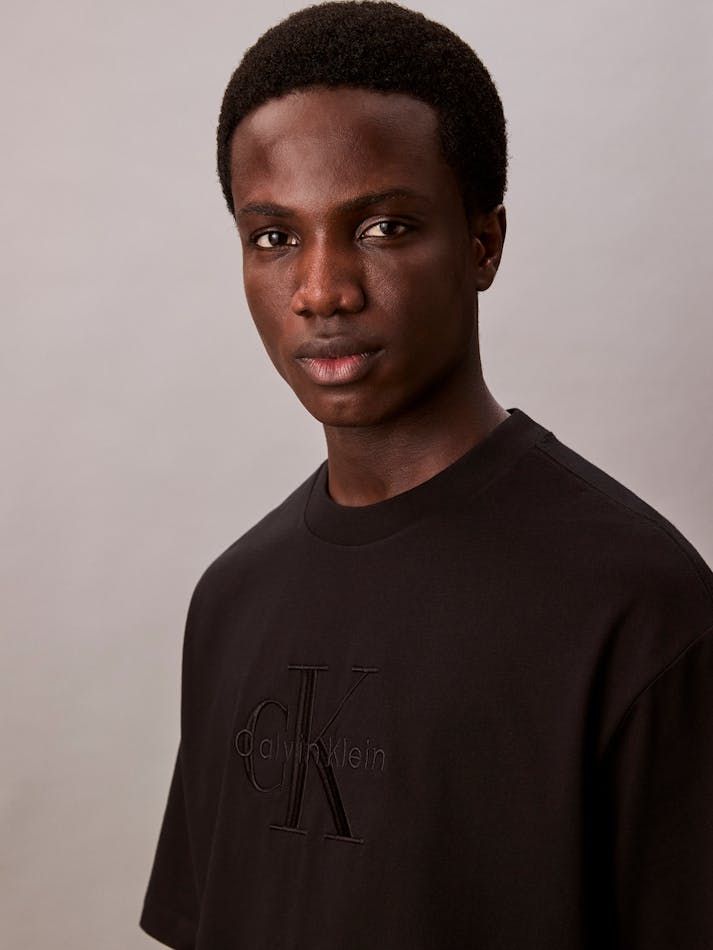 Calvin Klein - Áo phông thời trang nam Relaxed Monogram T-Shirt