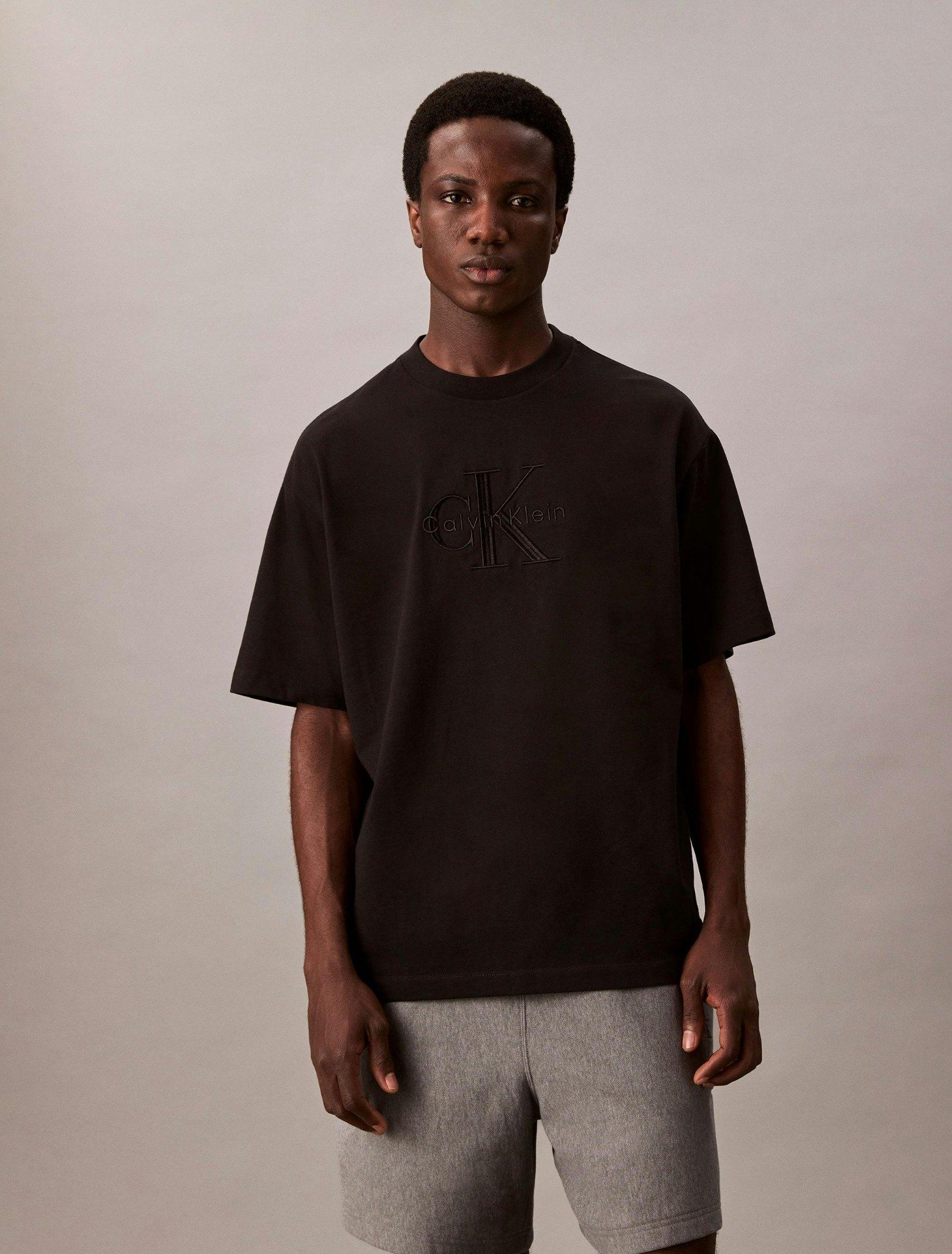 Calvin Klein - Áo phông thời trang nam Relaxed Monogram T-Shirt