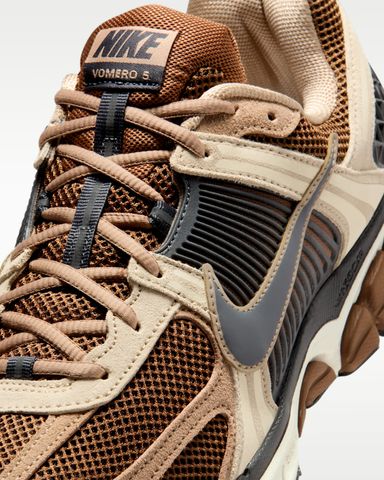 Nike - Giày Thời Trang Nam Zoom Vomero 5