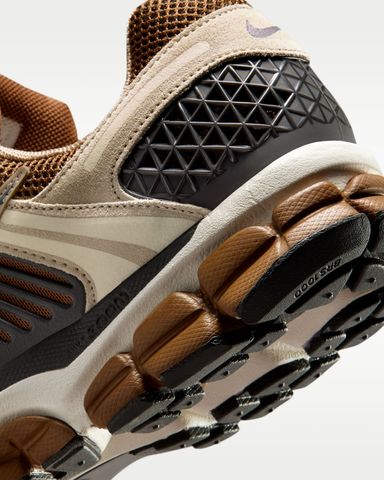 Nike - Giày Thời Trang Nam Zoom Vomero 5