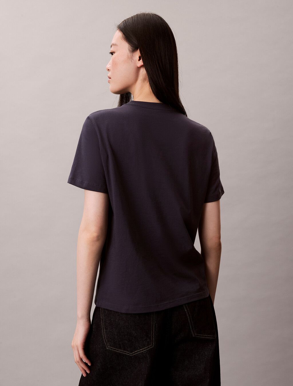 Calvin Klein - Áo phông thời trang nữ Glossy Metallic Logo T-shirt