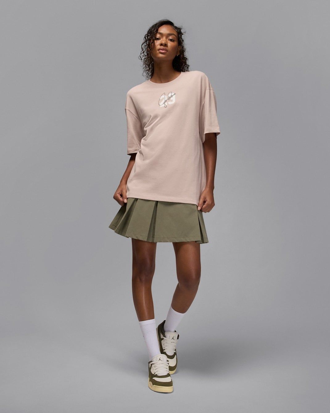 Nike - Áo thun tay ngắn thể thao Nữ Jordan Essentials Women's Short-Sleeve Graphic T-Shirt