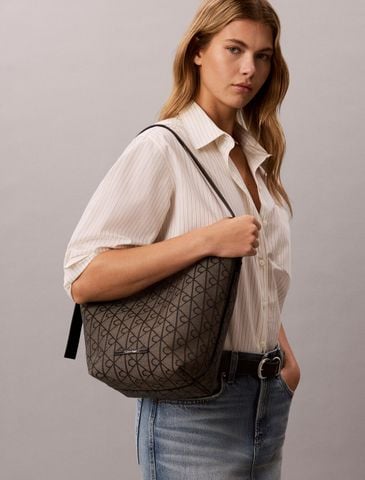 Calvin Klein - Túi Đeo Vai Nữ Emblem Jacquard Bucket Bag