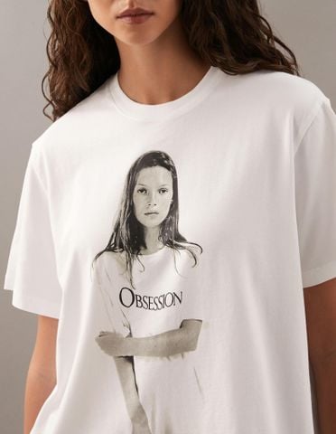 Calvin Klein - Áo Thun Tay Ngắn Unisex Kate Moss Graphic T-Shirt