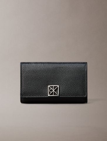 Calvin Klein - Ví cầm tay Nữ CK Emblem Leather Cardholder