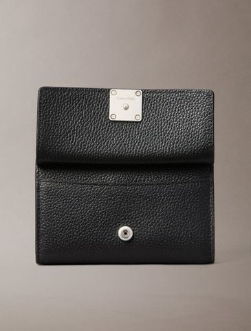 Calvin Klein - Ví cầm tay Nữ CK Emblem Leather Cardholder