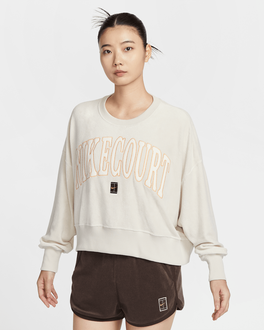 Nike - Áo nỉ tay dài thể thao Nữ NikeCourt Heritage Women's Over-Oversized Crew-Neck Graphic Tennis Sweatshirt