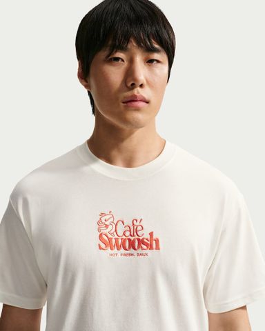 Nike - Áo Tay Ngắn Thể Thao Nam Sportswear T-Shirt Cafe Swoosh Illo