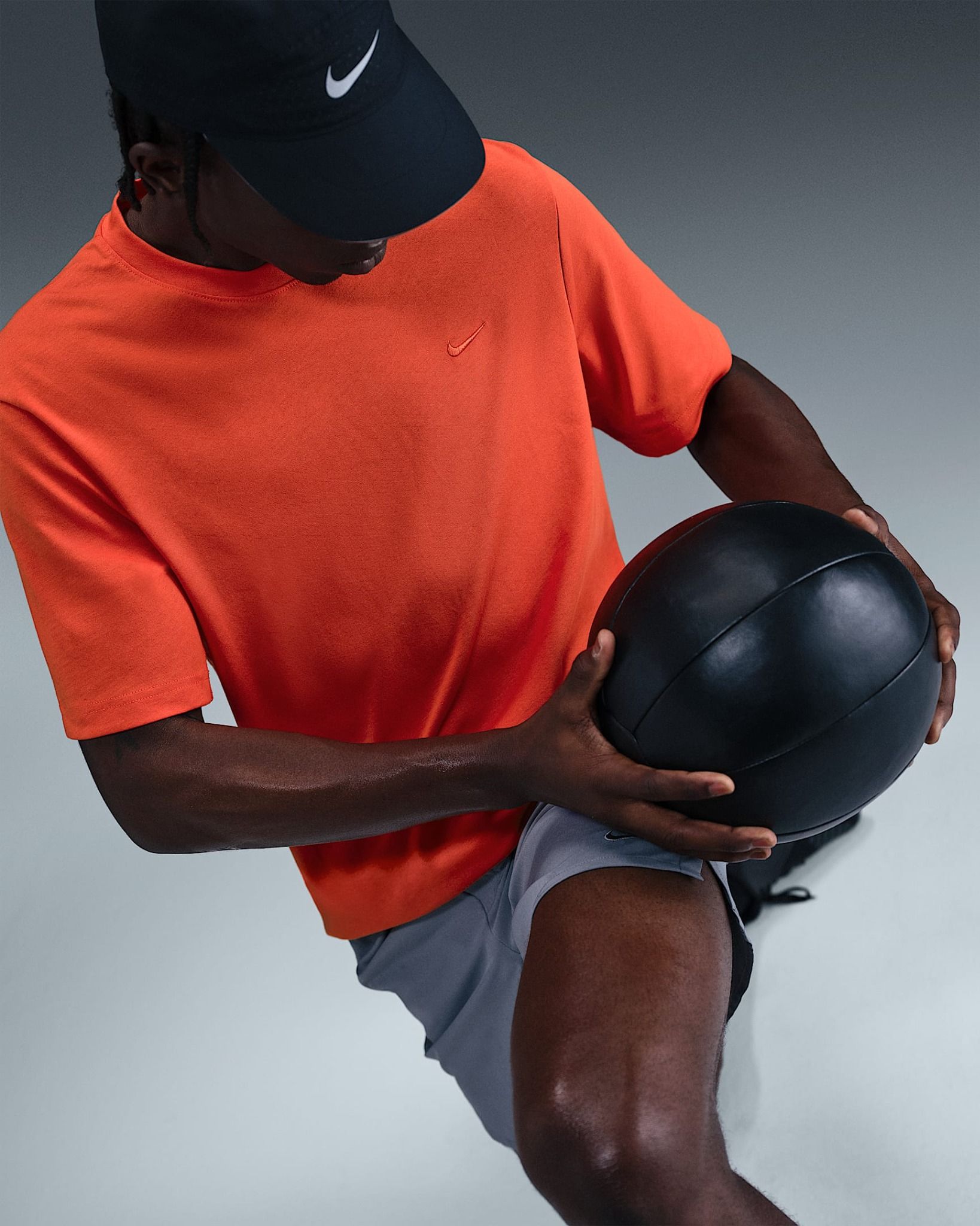 Nike - Áo thun tay ngắn thể thao Nam Nike Primary Men's Dri-FIT Short-Sleeve Versatile Top