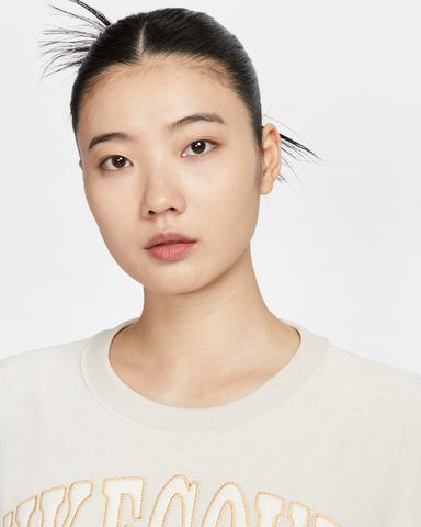 Nike - Áo nỉ tay dài thể thao Nữ NikeCourt Heritage Women's Over-Oversized Crew-Neck Graphic Tennis Sweatshirt