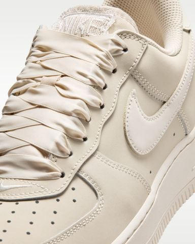Nike - Giày Thời Trang Nữ Air Force 1 Retro Premium SE