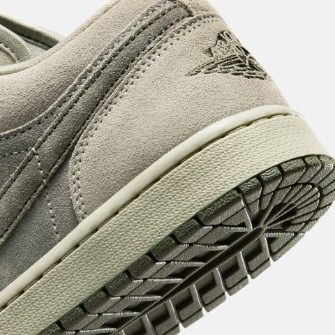 Nike - Giày Thời Trang Thể Thao Nữ Air Jordan 1 Low SE