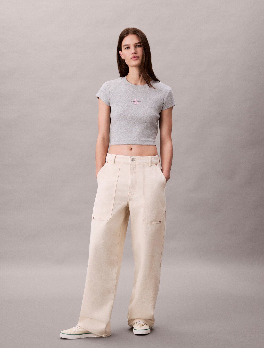 Calvin Klein - Áo thun thời trang nữ Slim Cropped Monogram T-shirt