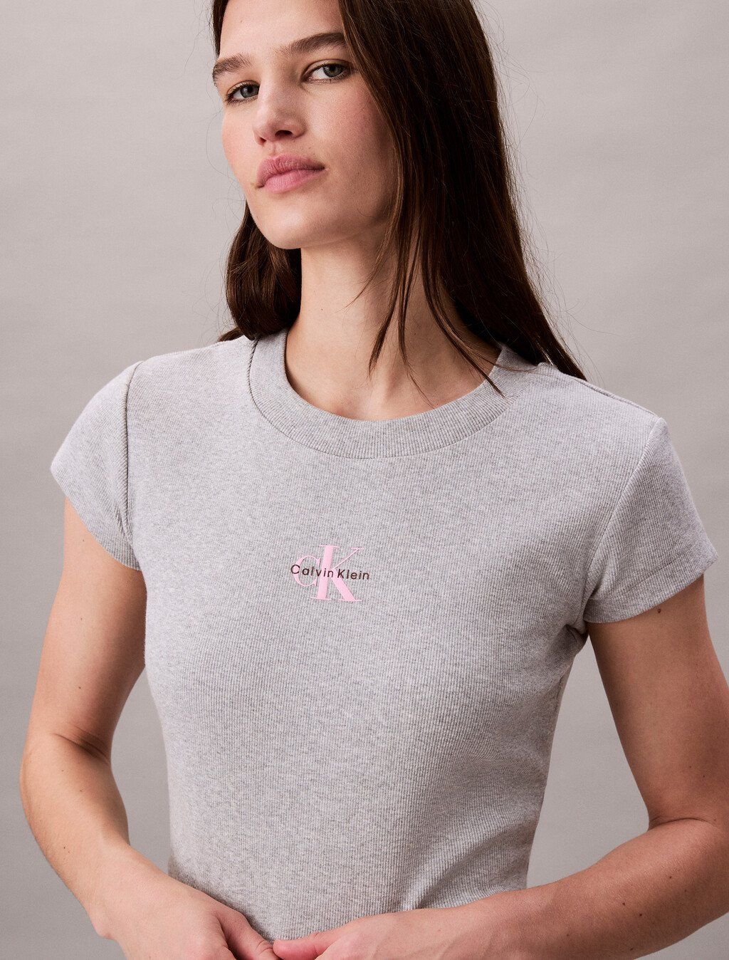 Calvin Klein - Áo thun thời trang nữ Slim Cropped Monogram T-shirt