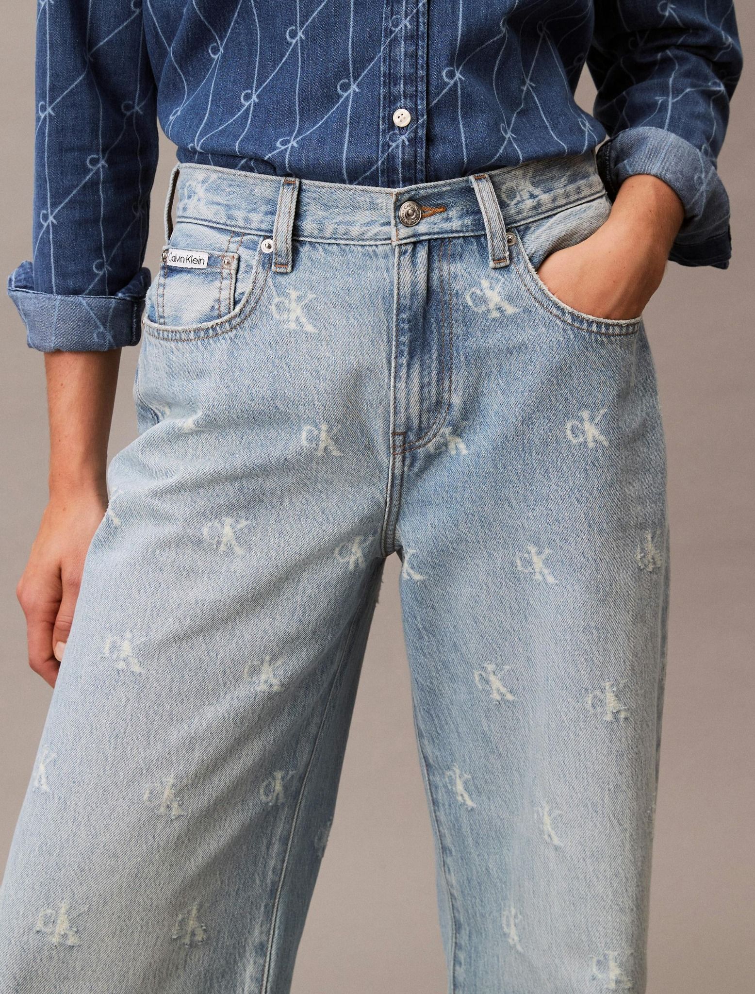 Calvin Klein - Quần jeans ống rộng nữ Wide Leg Logo Jeans