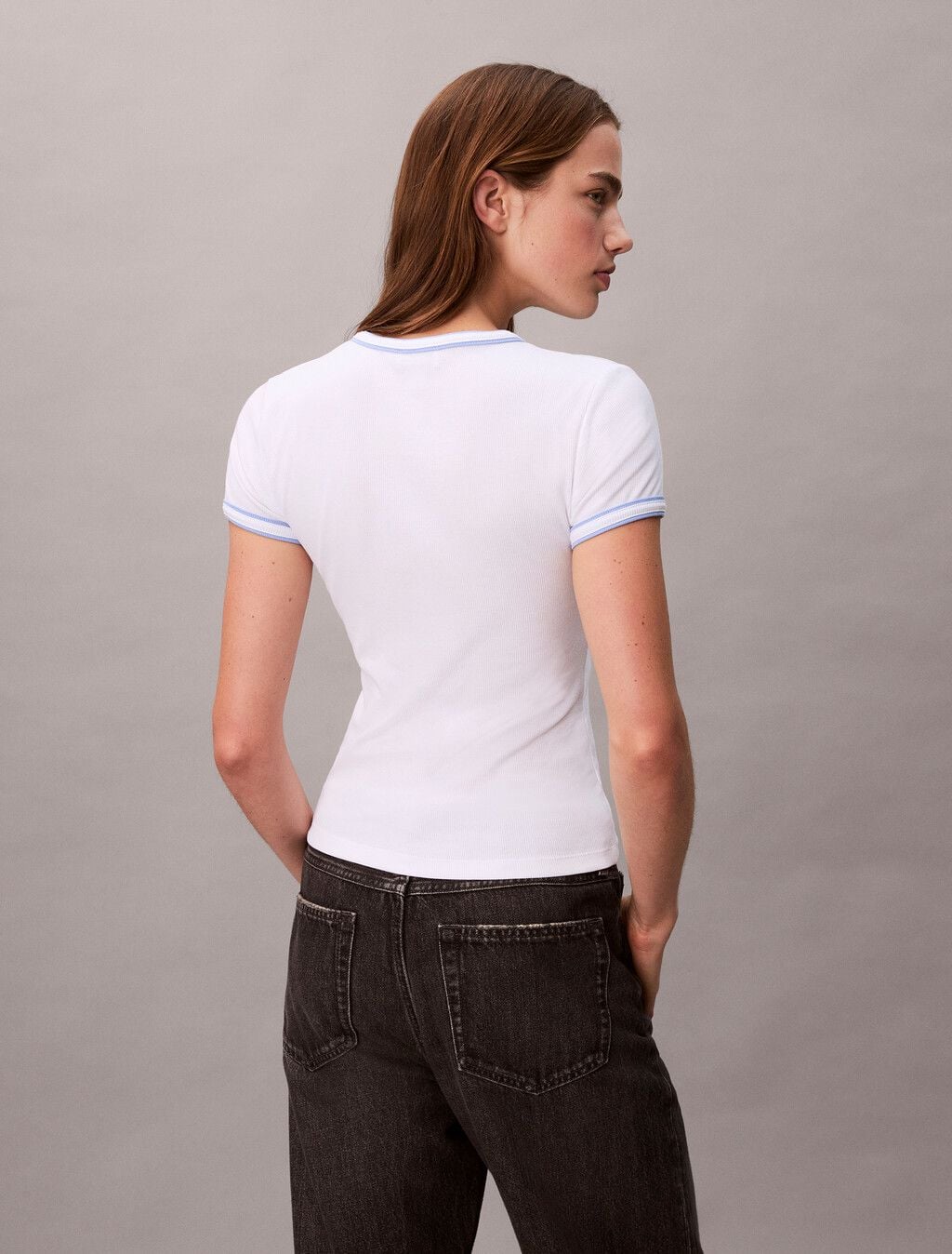 Calvin Klein - Áo thun dệt kim nữ Contrast Trim Ribbed Logo Graphic Baby Tee