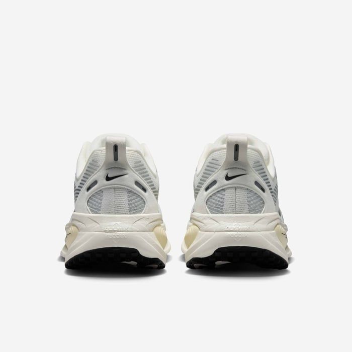 Nike - Giày chạy bộ thể thao Nữ Vomero 18 Women's Road Running Shoes